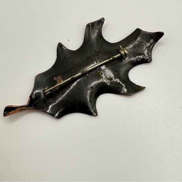 Vintage Stuart Nye Copper Oak Leaf NYE Pin Brooch - Picture 3 of 4